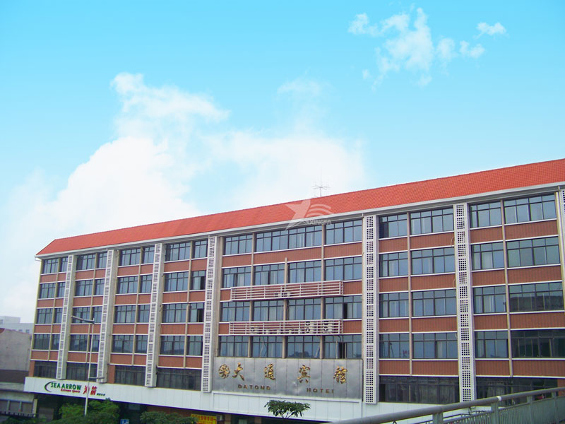 合成樹(shù)脂瓦：輕材質(zhì)高性能，助力屋面建材市場(chǎng)持續發(fā)展